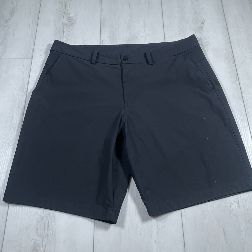 Lululemon Men's 38 Commission Shorts Chino Black Performance 9" Golf Casual